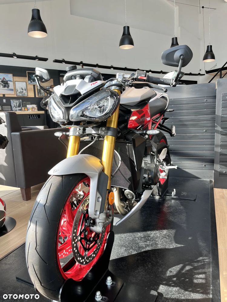 Triumph Street Triple - 8