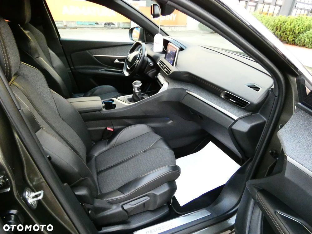 Peugeot 3008 1.5 BlueHDi Allure S&S - 17