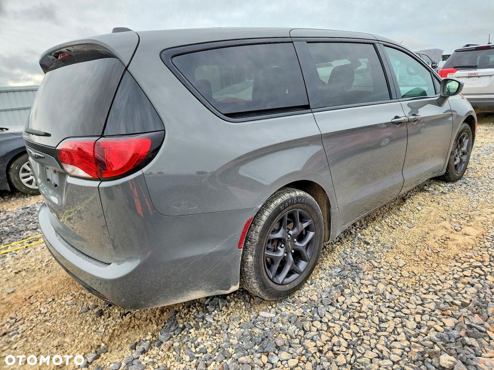 Chrysler Pacifica - 4