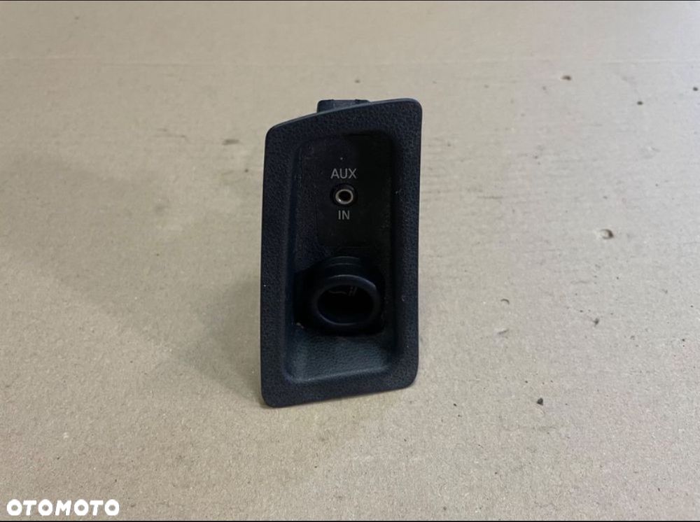 6930561 gniazdo aux bmw 1 e87 mini - 1