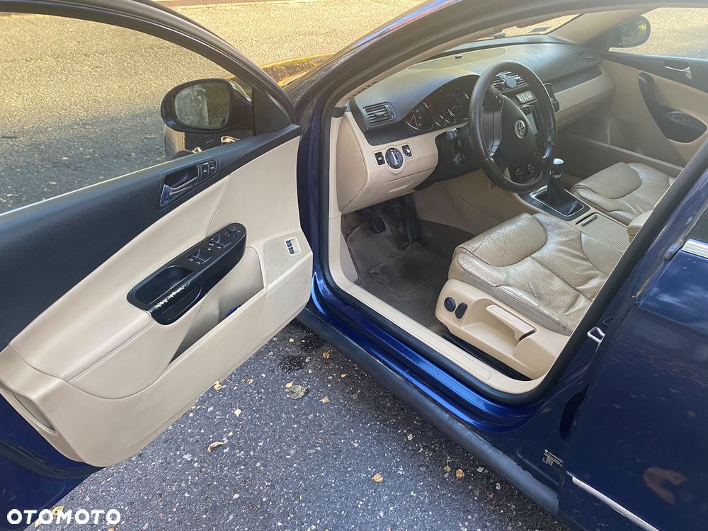 Volkswagen Passat - 12