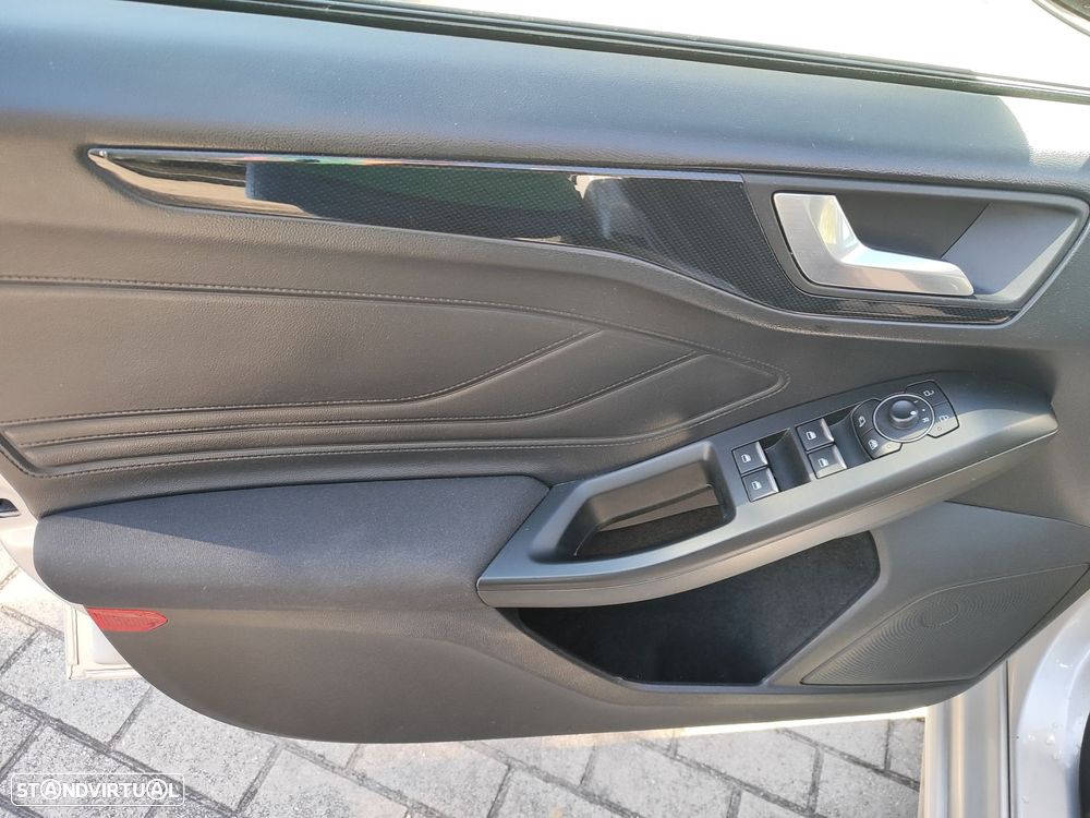 Ford Focus 1.0 EcoBoost MHEV ST-Line - 16