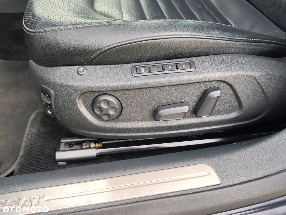 Volkswagen Passat 2.0 TDI DPF DSG 4Motion Highline - 25