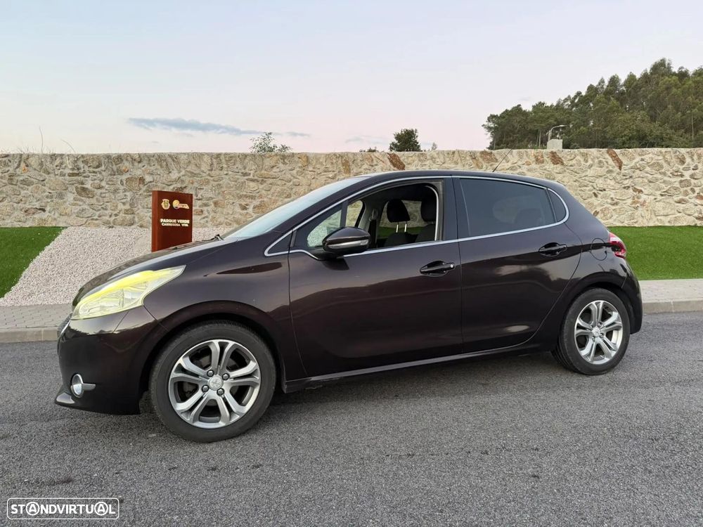 Peugeot 208 - 14