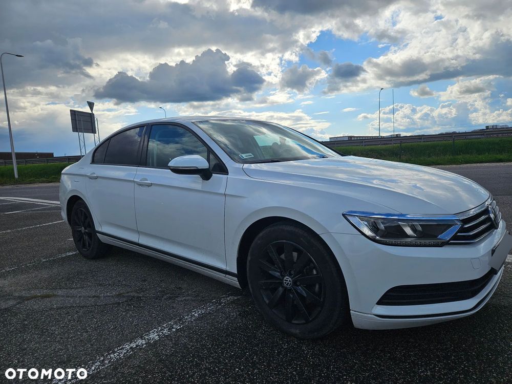 Volkswagen Passat - 1