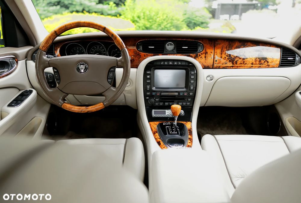 Jaguar XJ XJ8 4.2 LWB - 14