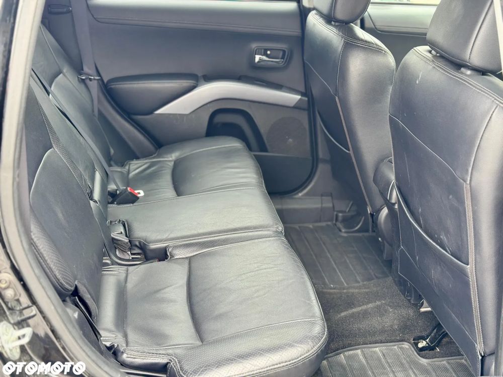 Mitsubishi Outlander 2.4 4WD CVT Intense - 37