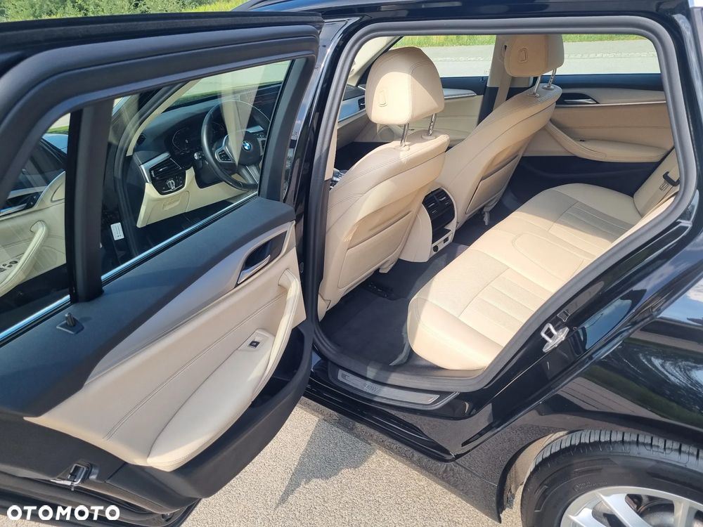 BMW Seria 5 518d mHEV - 17