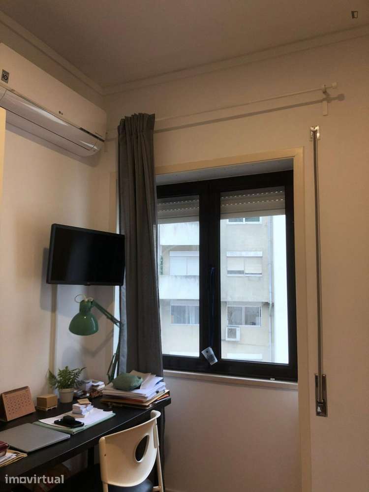 Quarto - localizado em Baixa Coimbra - Grande imagem: 2/9