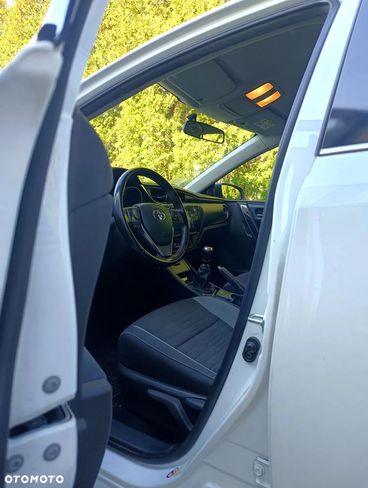 Toyota Auris 1.6 Premium - 9