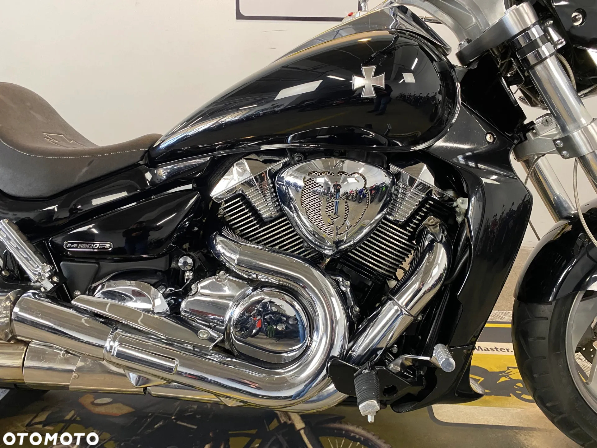 Suzuki Intruder - 14
