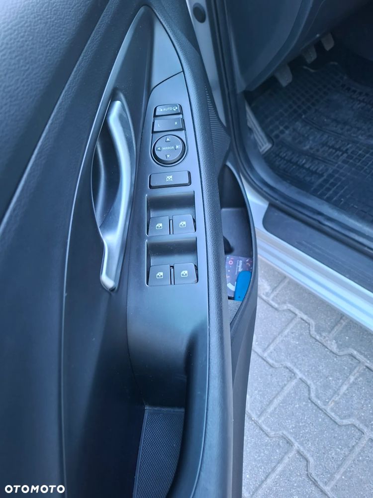 Hyundai i30 1.6 D Classic + - 14