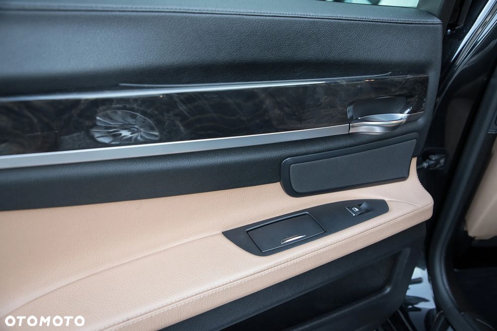 BMW Seria 7 740d xDrive - 22