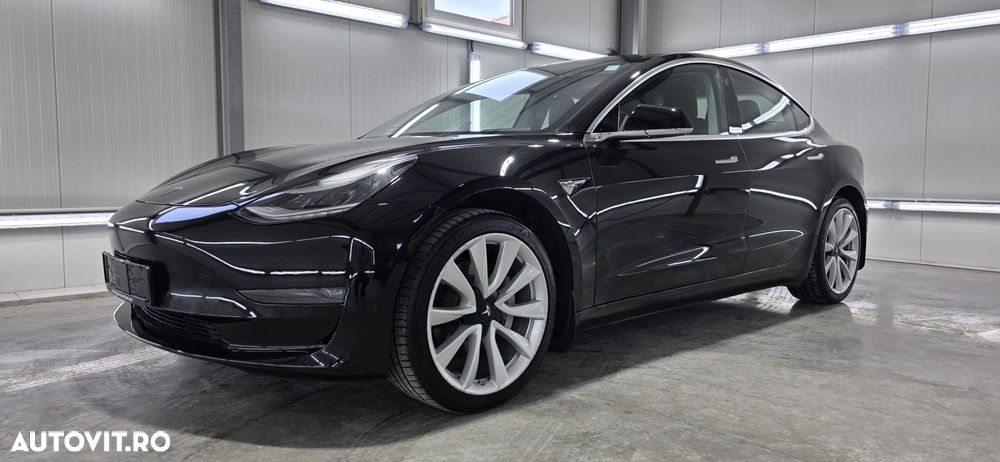 Tesla Model 3 - 8