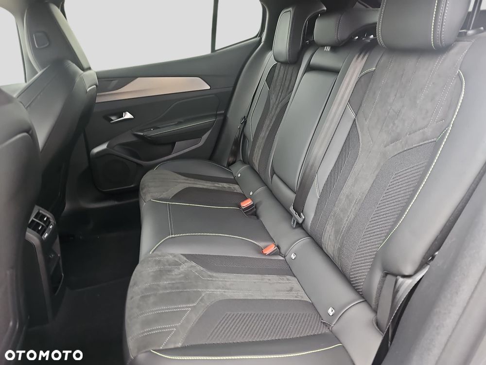 Peugeot 408 - 18