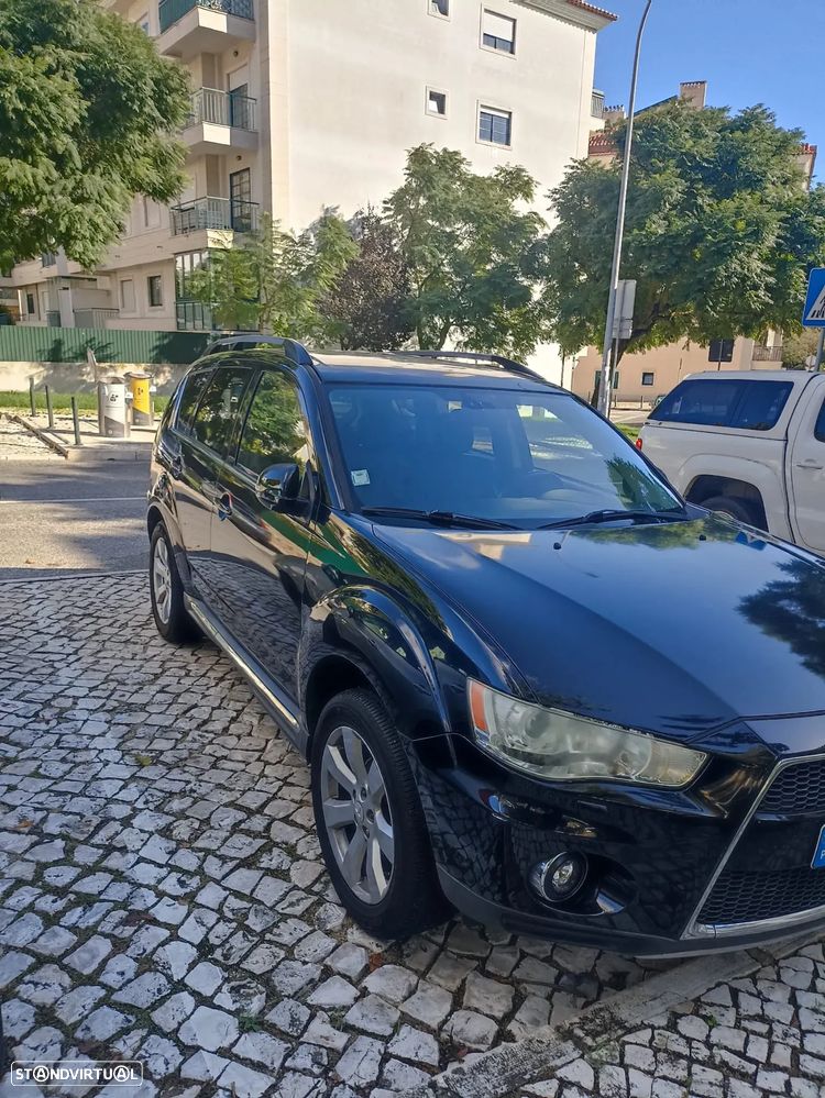 Mitsubishi Outlander - 2