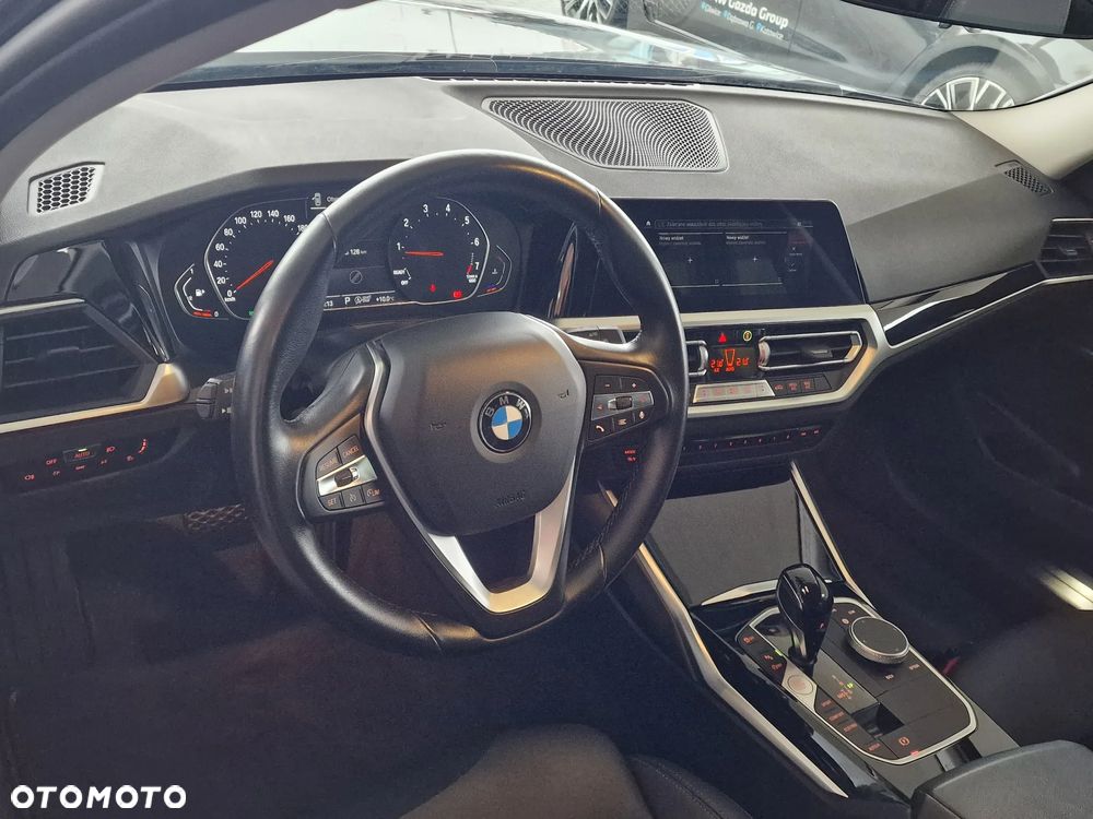 BMW Seria 3 320i Sport Line - 9