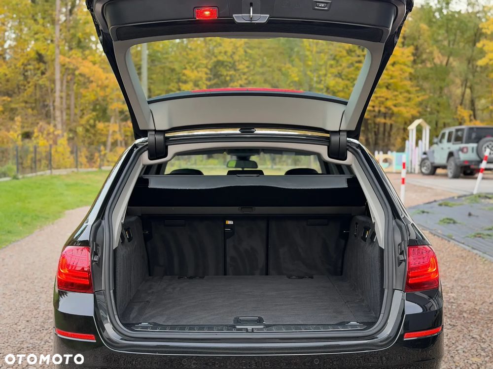 BMW Seria 5 528i Luxury Line - 32