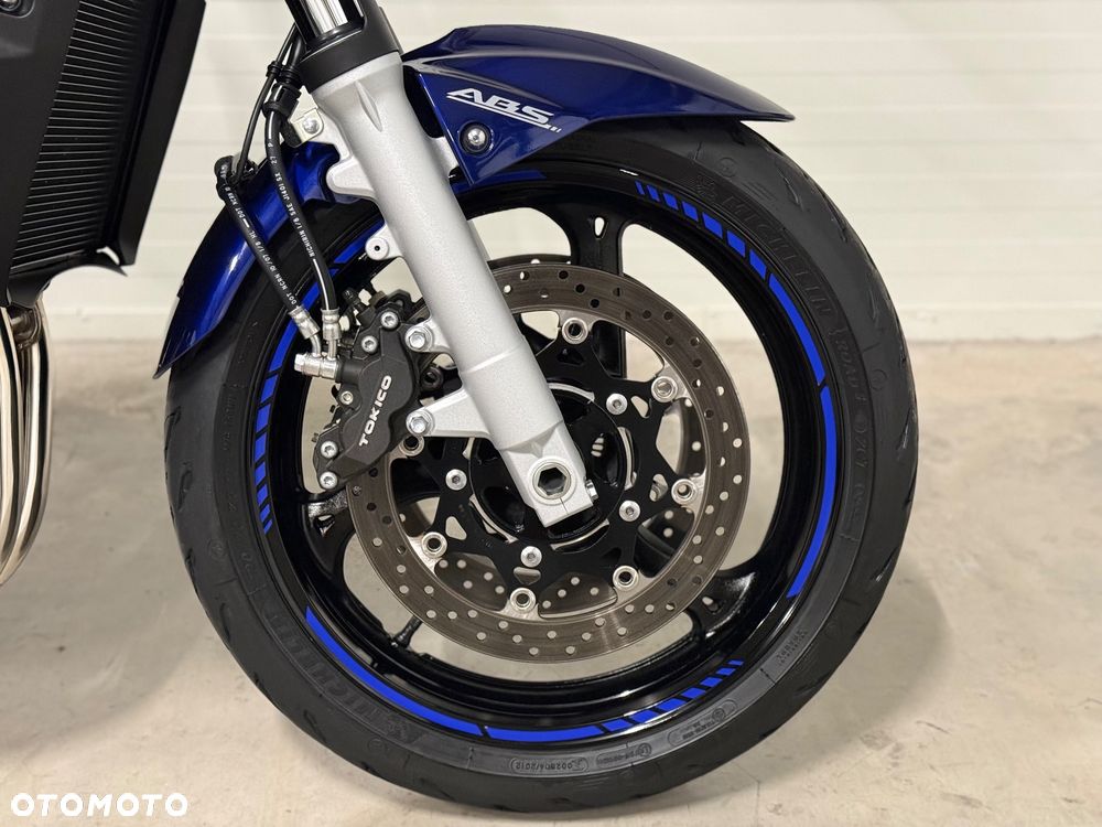 Suzuki GSR - 10