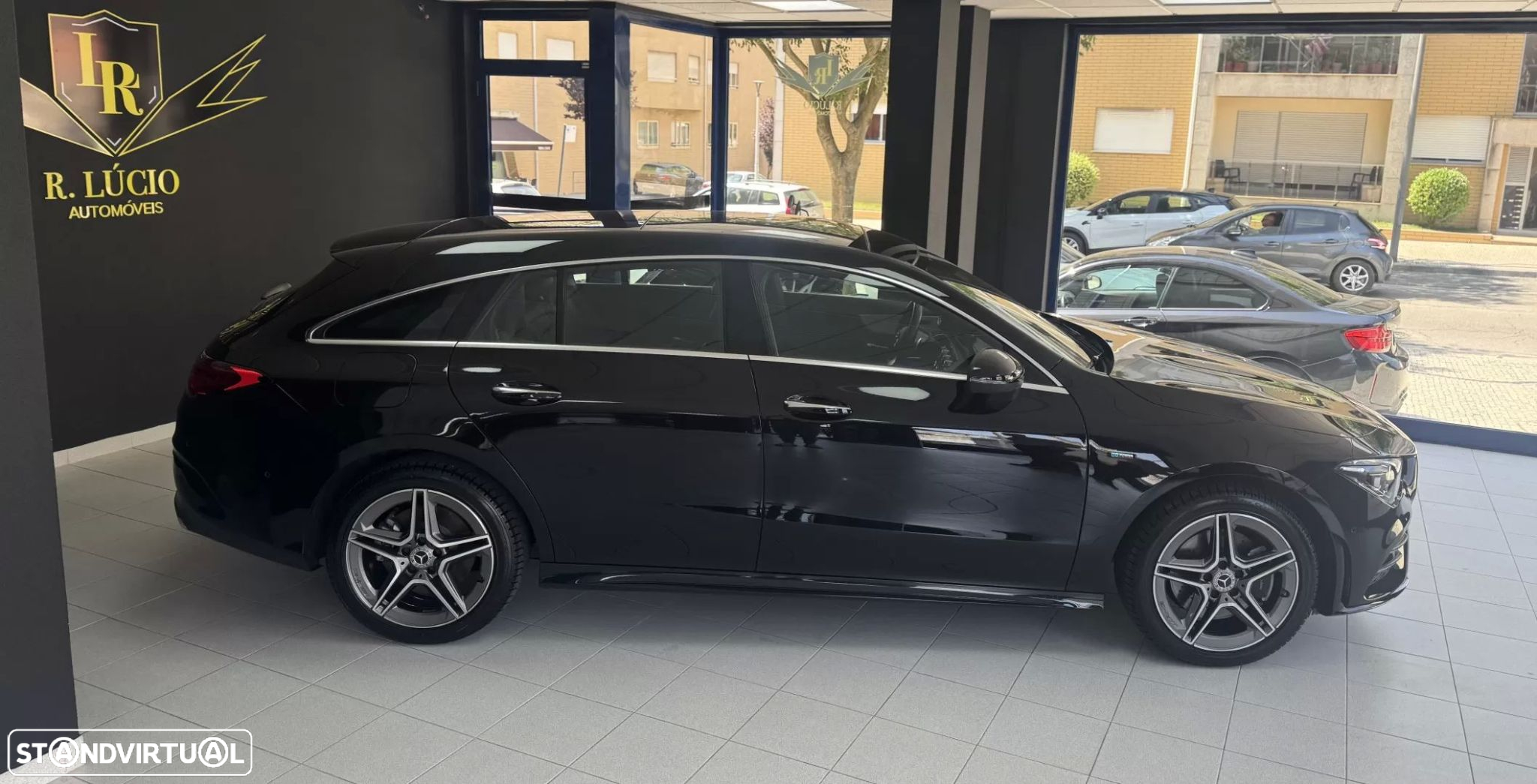 Mercedes-Benz CLA 250 e Shooting Brake AMG Line - 9