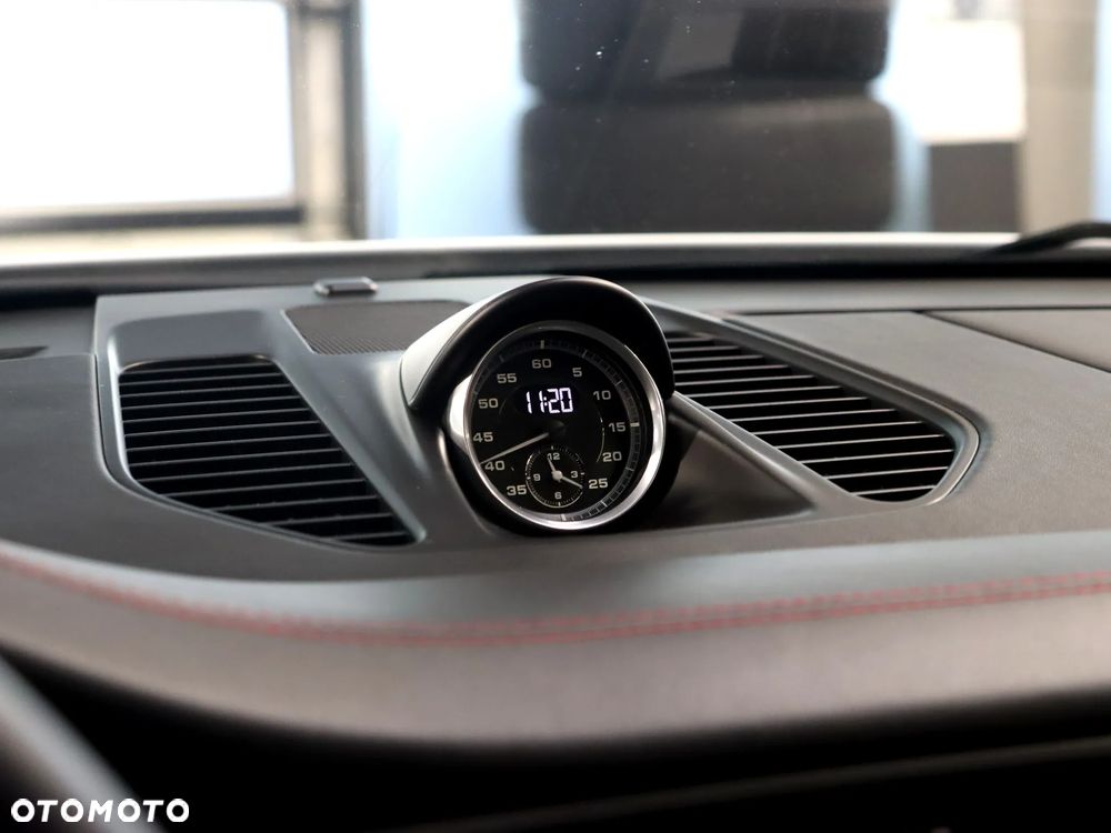 Porsche 911 Carrera 4 GTS PDK - 23