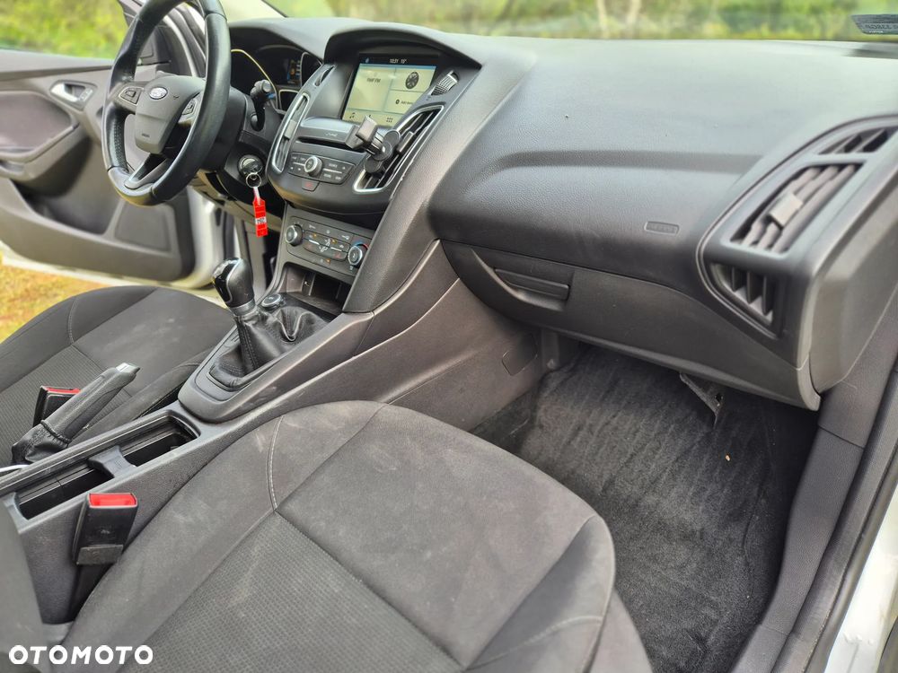 Ford Focus 1.6 Trend - 17