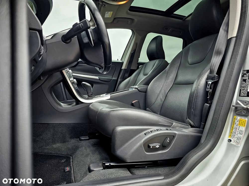 Volvo XC 60 T6 AWD Momentum - 21