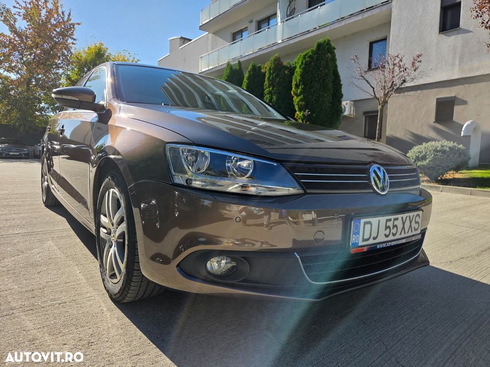 VOLKSWAGEN Jetta