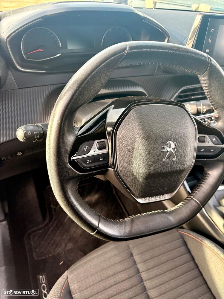 Peugeot 2008 1.2 PureTech Allure - 6
