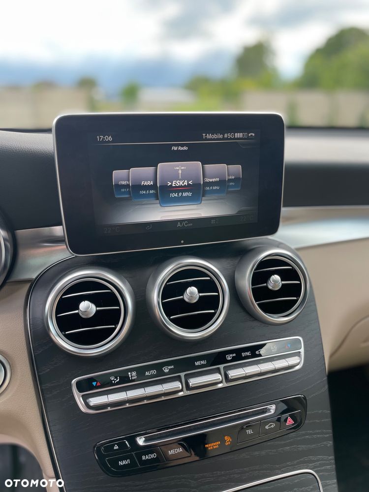 Mercedes-Benz GLC 300 4Matic 9G-TRONIC AMG Line - 24