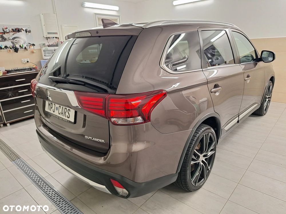 Mitsubishi Outlander 2.0 2WD Diamant Edition - 10