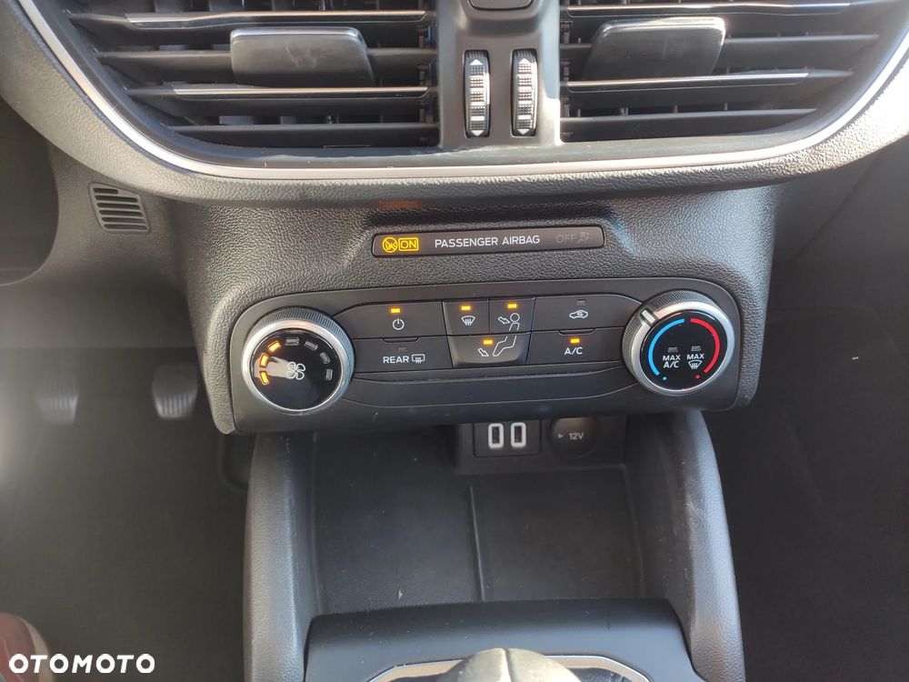 Ford Focus 1.0 EcoBoost Connected - 27