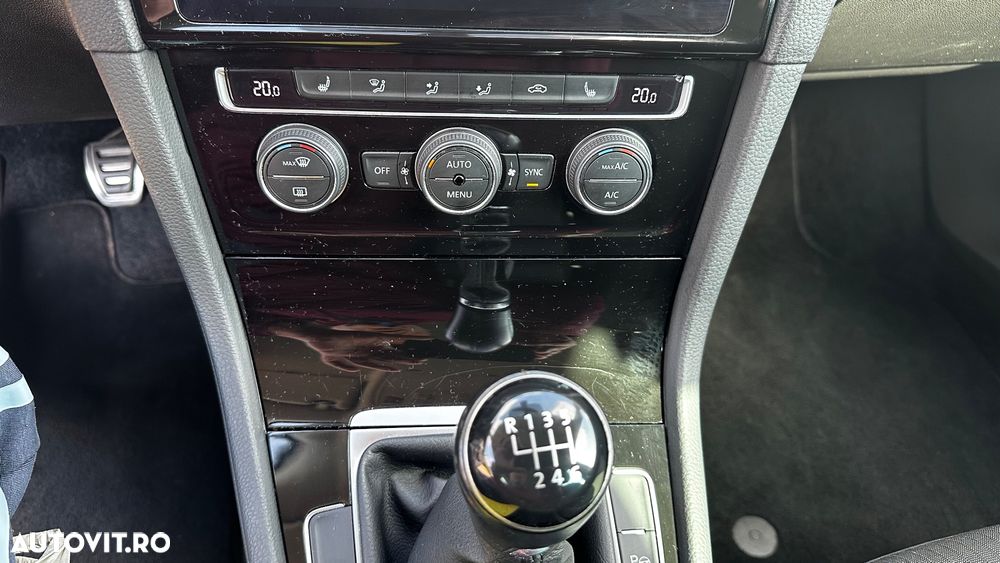 Volkswagen Golf 2.0 TDI Sound - 25