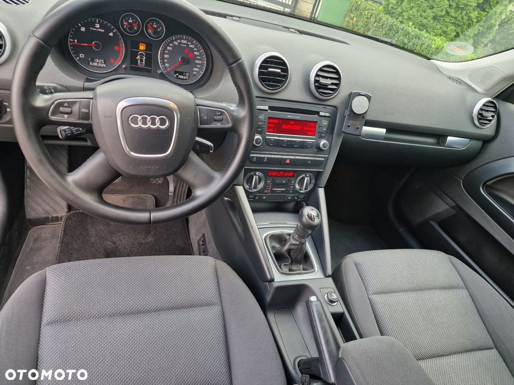Audi A3 3-drzwiowe 1.6 TDI DPF Attraction - 22
