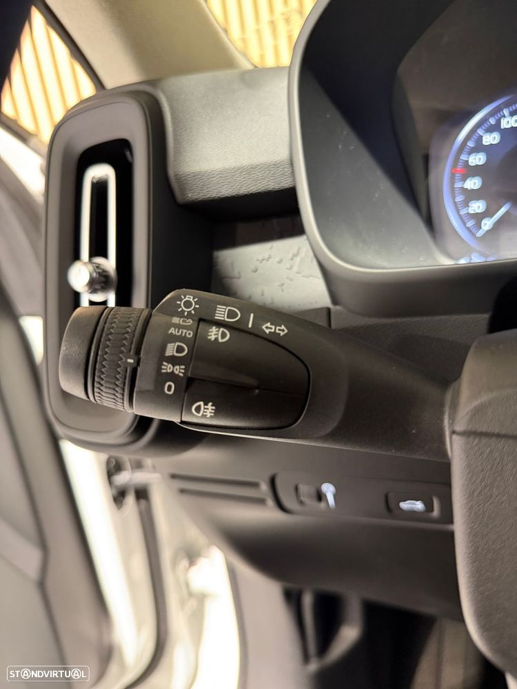 Volvo XC 40 2.0 D3 Momentum Plus Geartronic — fotografia 12