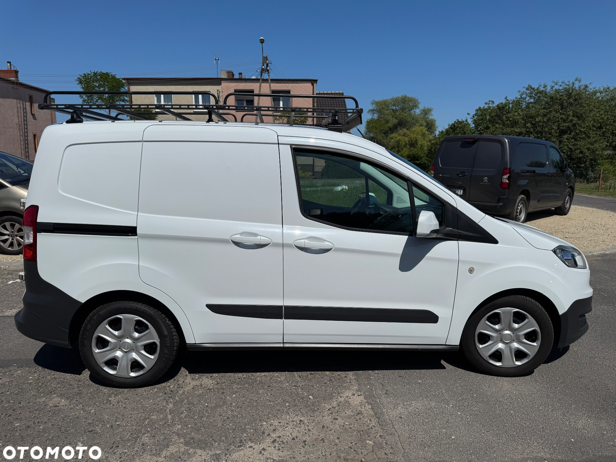 Ford Transit Courier - 20