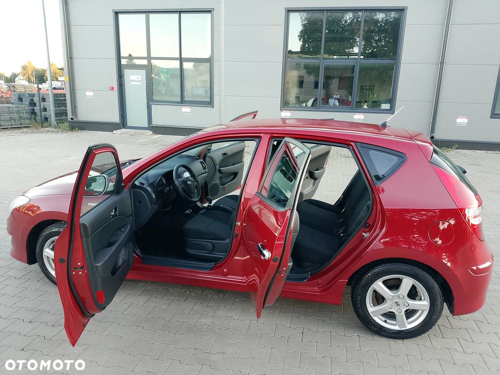 Hyundai i30 1.4 Base + - 11