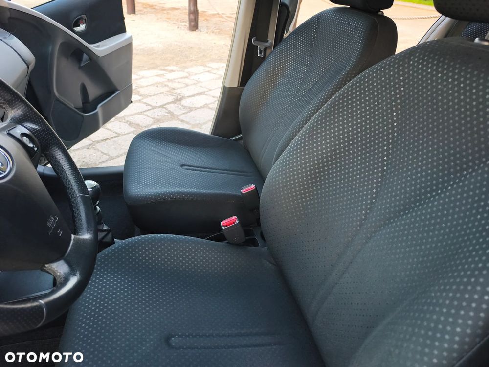 Toyota Yaris - 15