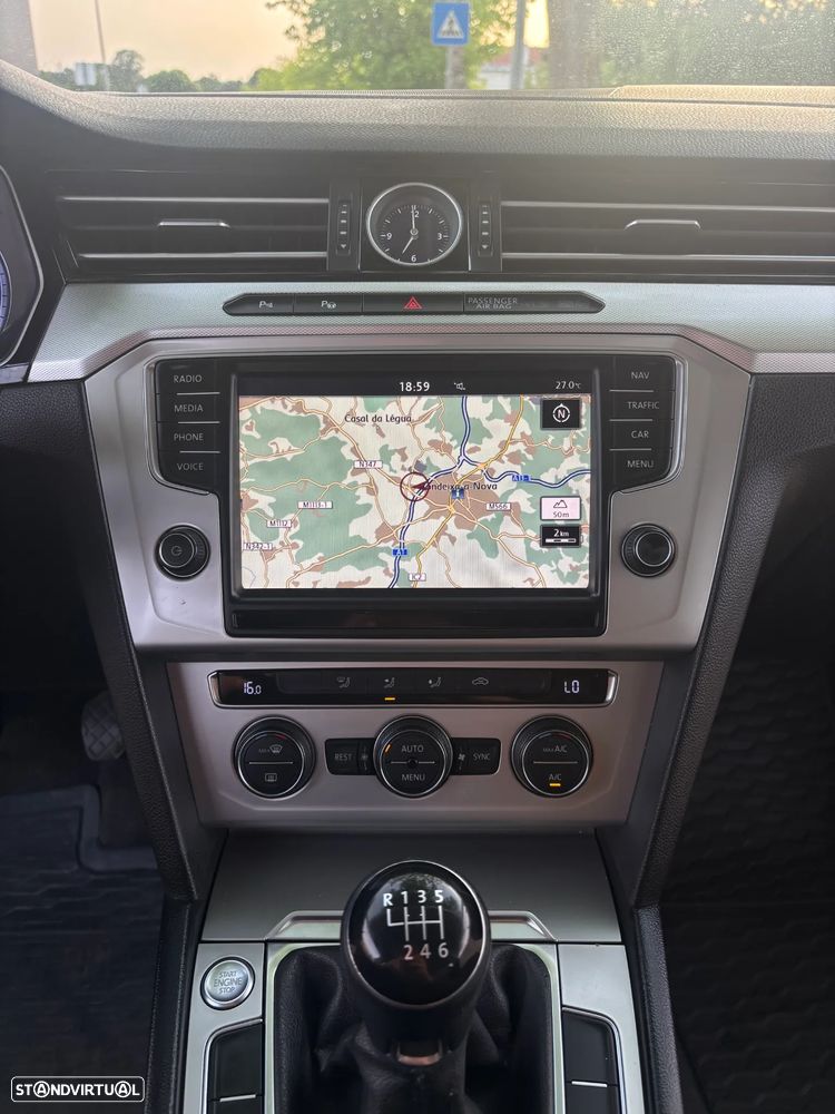 VW Passat Variant 2.0 TDI Confortline - 27