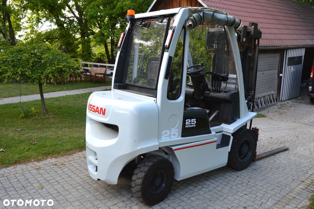 Nissan 25 - 10