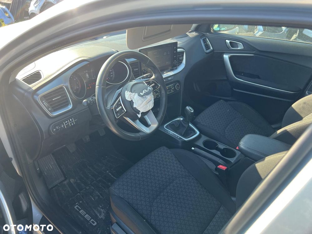 Kia Ceed - 8