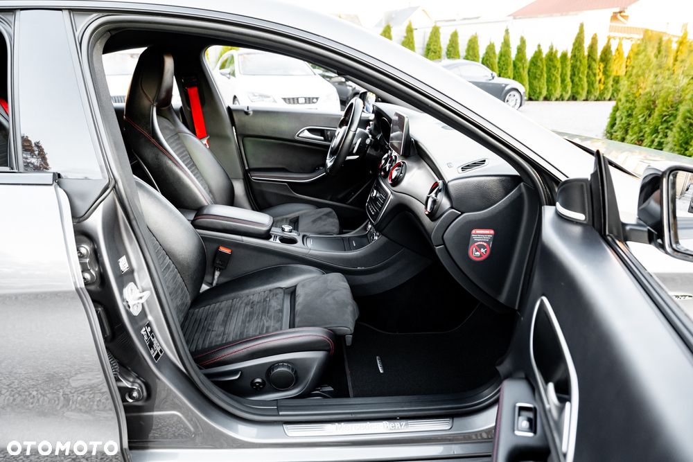 Mercedes-Benz CLA 250 7G-DCT AMG Line - 24