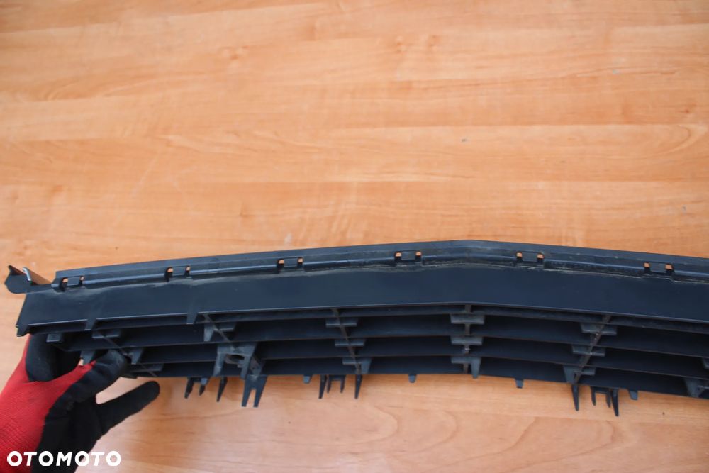 DOLNA KRATKA ŚRODKOWA ZDERZAKA OPEL ASTRA H PO LIFT BARDZO ŁADNA - 10