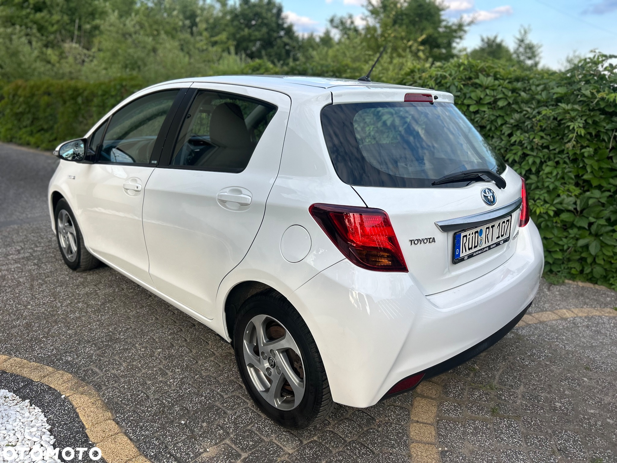 Toyota Yaris Hybrid 100 Premium - 9
