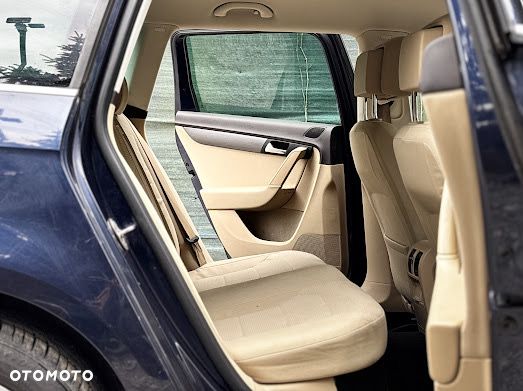 Volkswagen Passat - 15