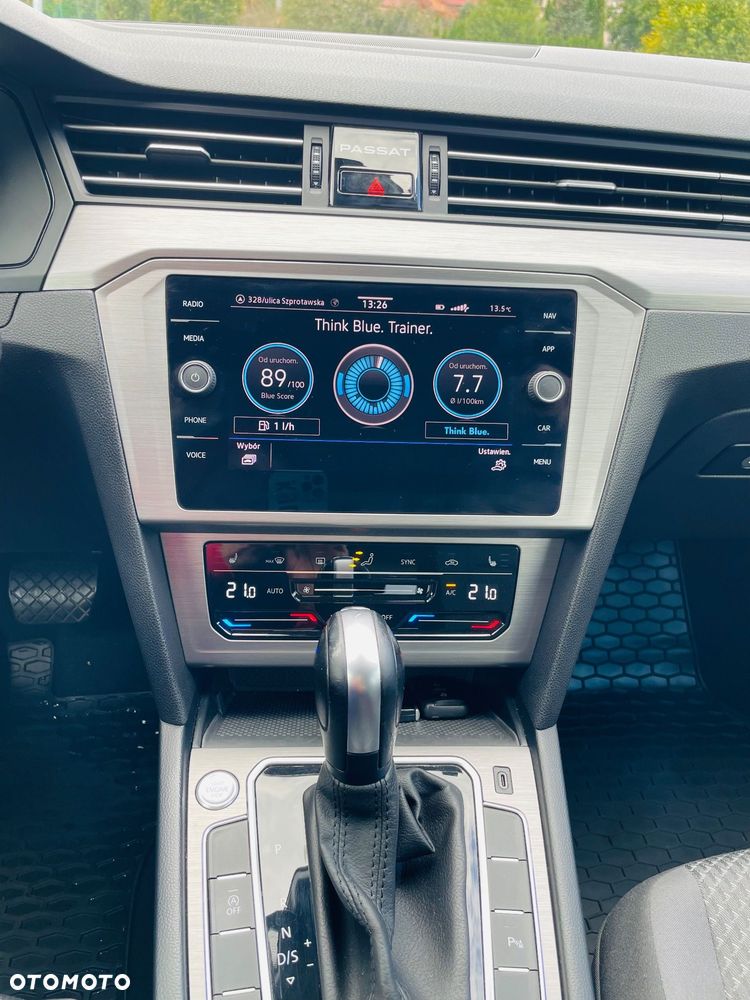 Volkswagen Passat Variant 2.0 TDI SCR DSG Elegance - 16