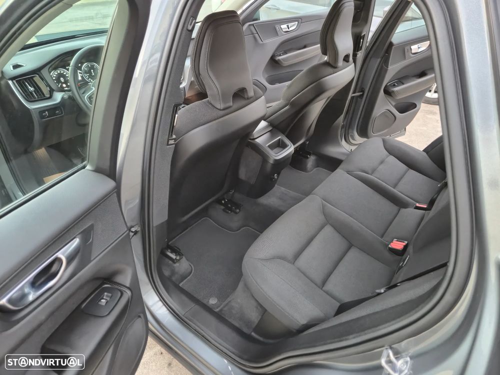 Volvo XC 60 2.0 D4 Momentum Geartronic - 25