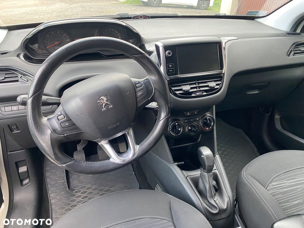 Peugeot 208 - 6