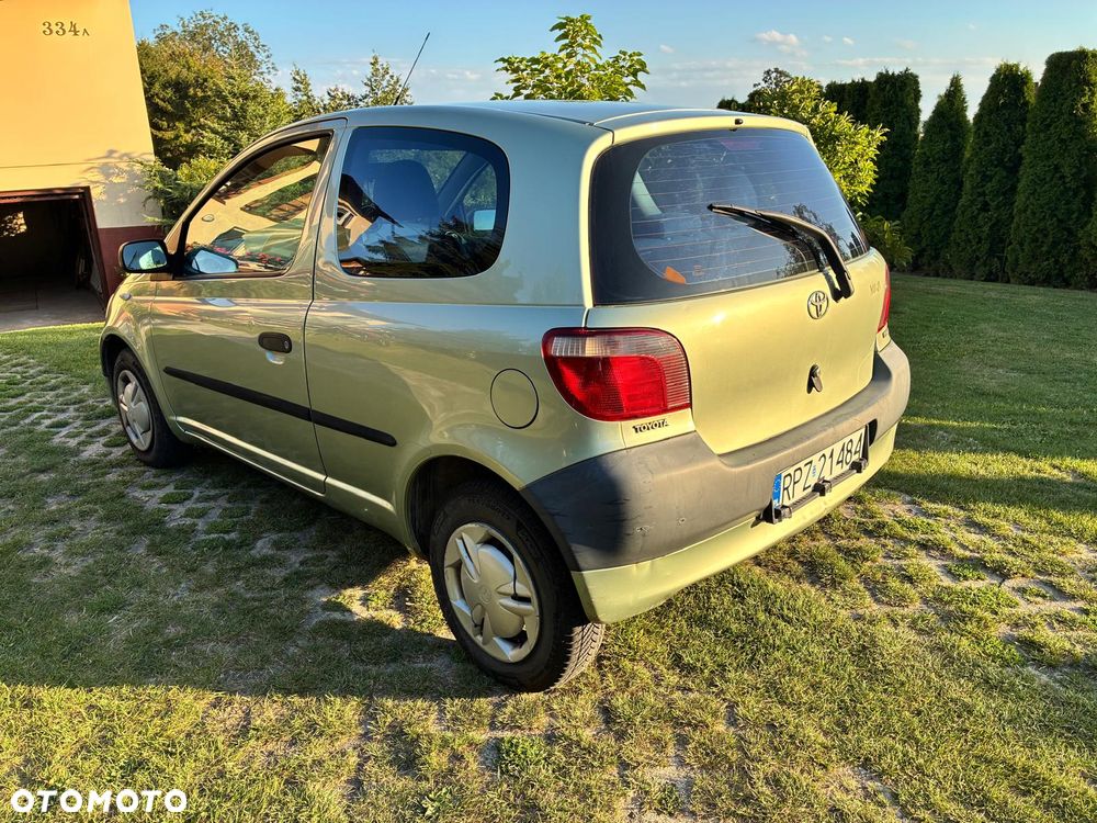 Toyota Yaris 1.0 Base - 2