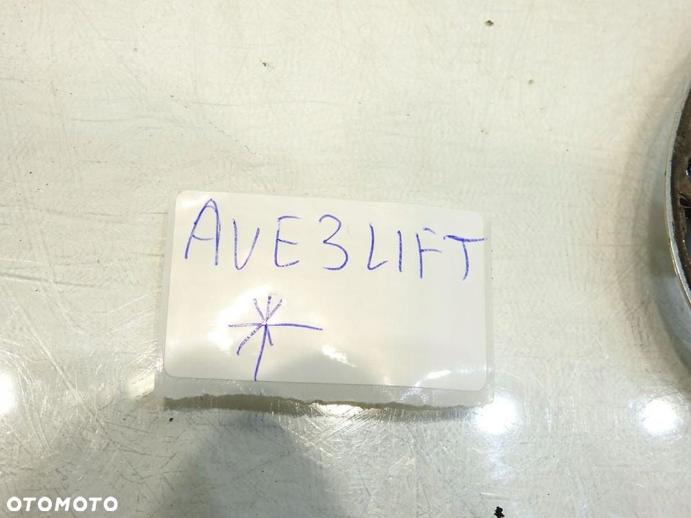 EMBLEMAT TOYOTA AVENSIS III T27 754310D050 - 2